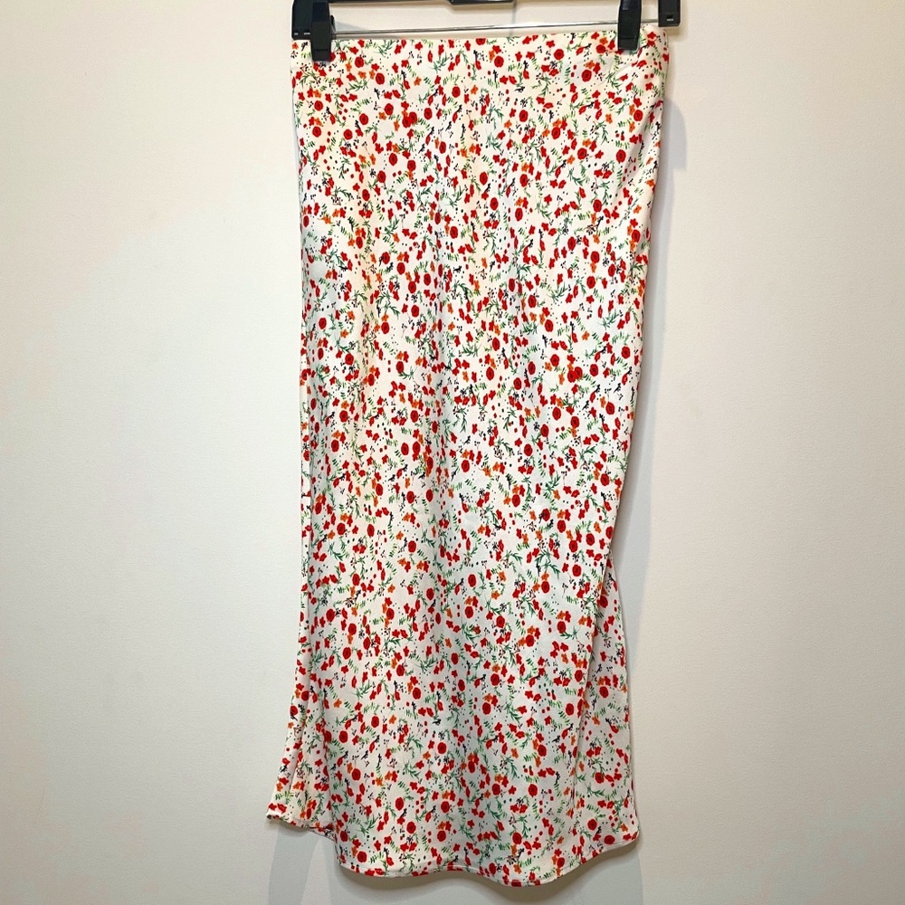 SKYLAR ROSE White Trumpet Skirt with Poppies Size SMALL